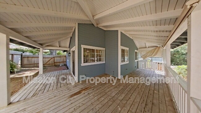 Building Photo - 3705 Hitchcock Ranch Rd