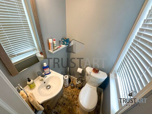 Building Photo - 4850 Smick St