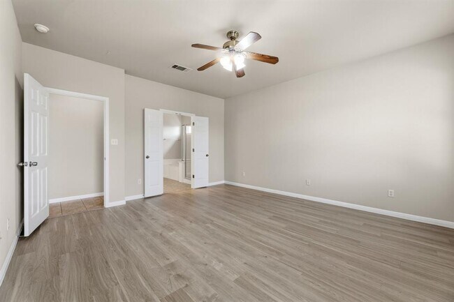 Building Photo - 1216 Willowbrook Dr