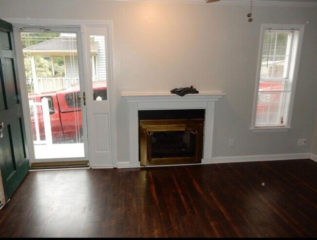Building Photo - Nice and large 2 BR, 2.5 bath townhouse in Antioch, TN
