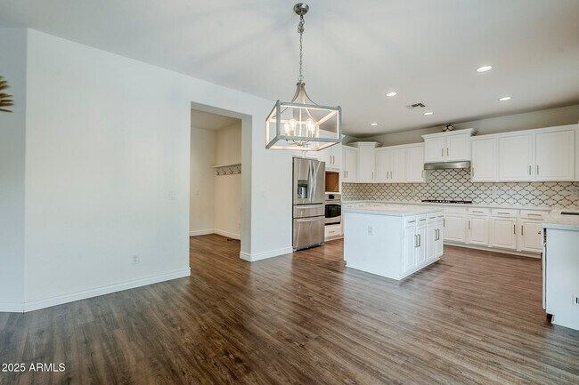 Building Photo - 2744 E Donato Dr
