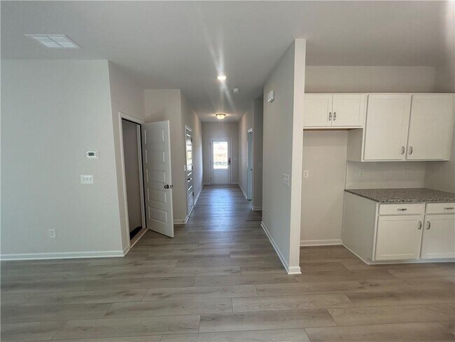 Building Photo - 1083 Lyndhurst Ln