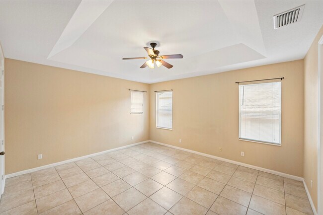 Building Photo - 2567 SE Ruskin Dr