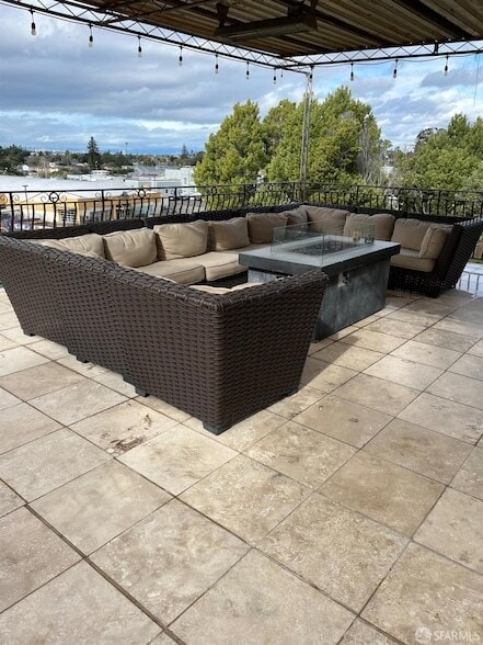 Building Photo - 8739 Thermal St