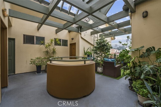 Building Photo - 231 E Burbank Blvd