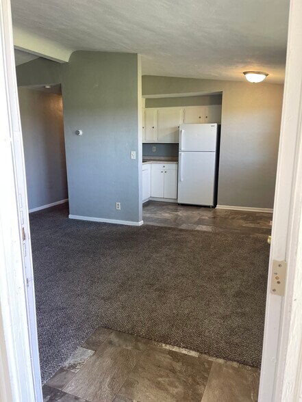 Building Photo - 2750 E Phylbeck Ave