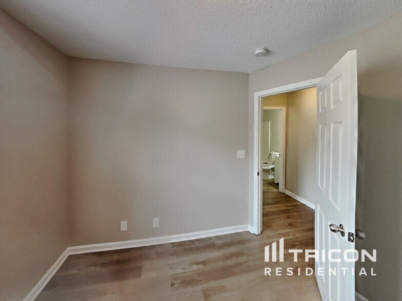 Building Photo - 2432 Egret Dr