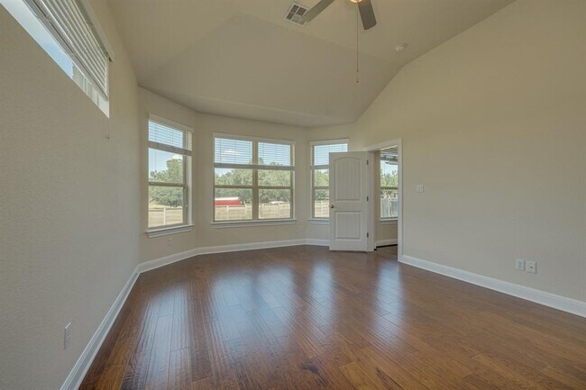 Building Photo - 4233 Privacy Hedge St