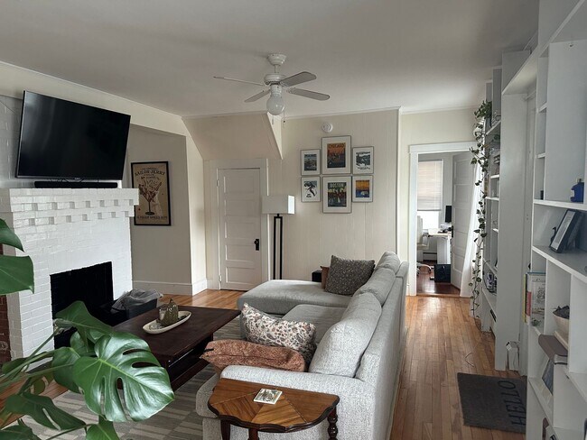 Building Photo - 23 Edwards St