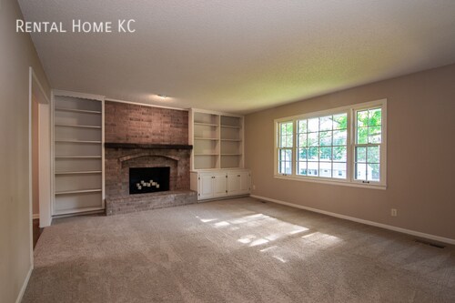 Building Photo - Beautifully updated split level with Finis...