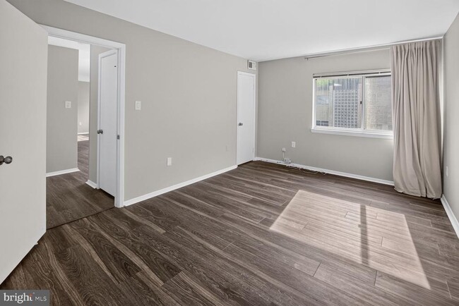 Building Photo - 12207 Braxfield Ct