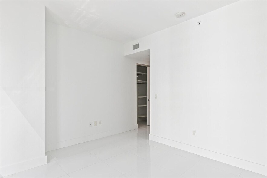 Building Photo - 1080 Brickell Ave