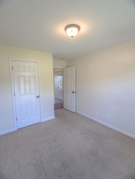 Building Photo - 955 Russet Dr