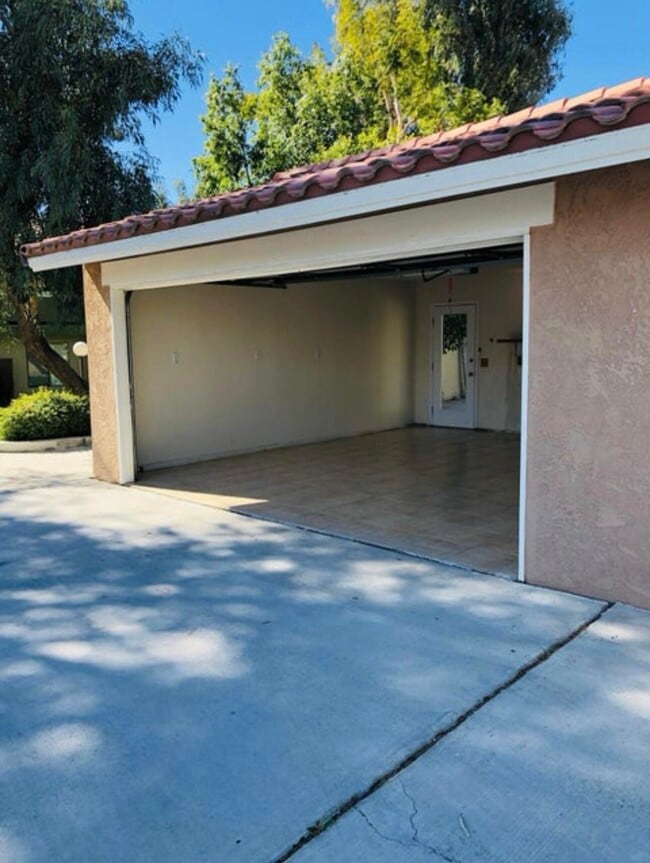 Building Photo - 394 Tava Ln