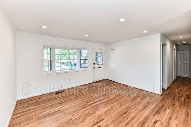 Building Photo - 1020 S Hoga Rd