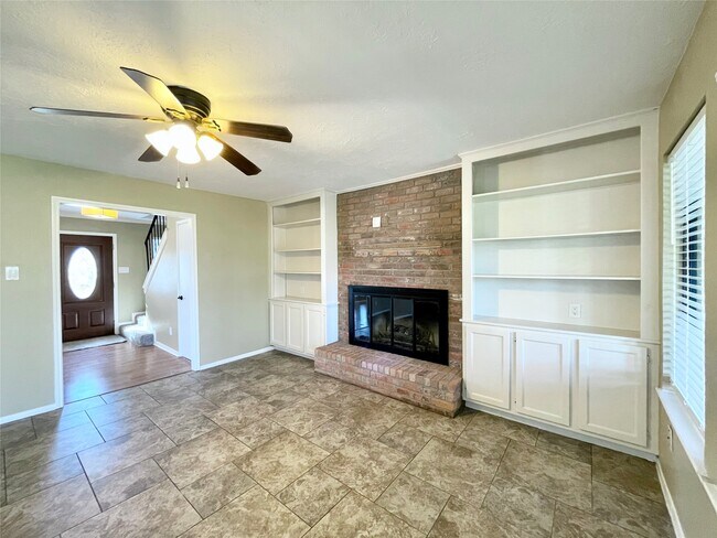 Building Photo - 15006 Elmont Dr