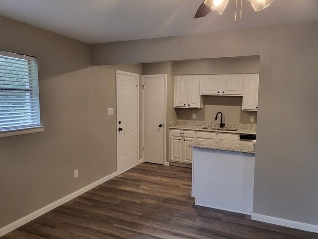Building Photo - 1213 Carroll Dr
