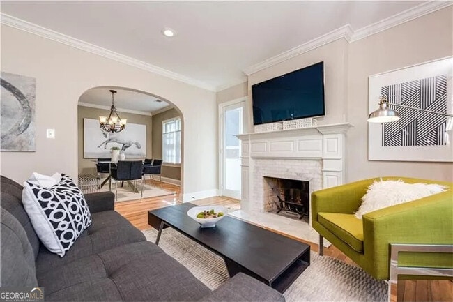 Building Photo - 311 Delmont Dr NE