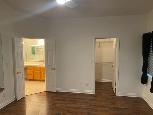 Building Photo - NW!! Single Story!! No Carpet!! No HOA!! B...