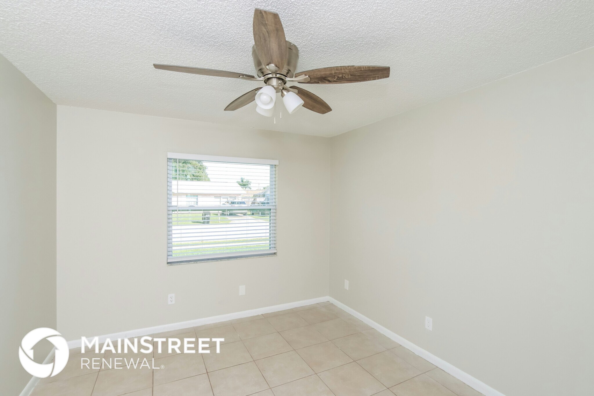 Building Photo - 2146 Sandalwood Dr