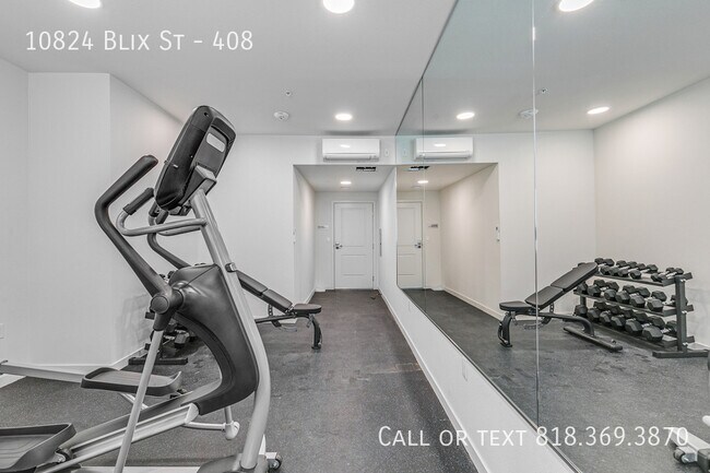 Building Photo - 10824 Blix St