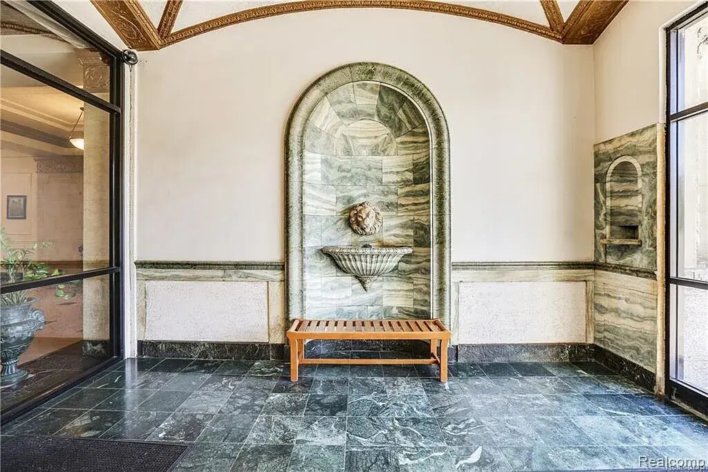 Building Photo - 15 E Kirby St