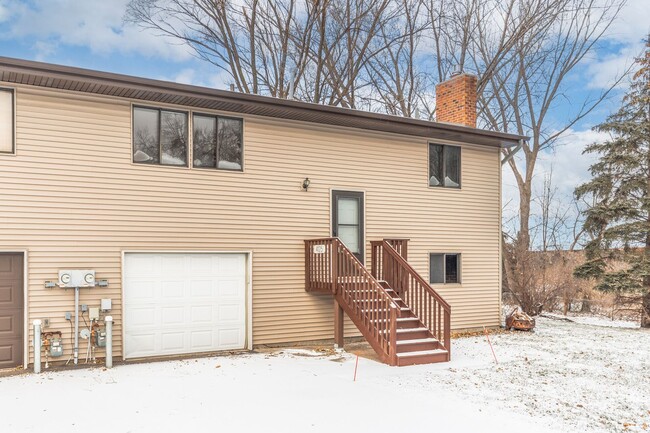 Building Photo - Blaine Townhome