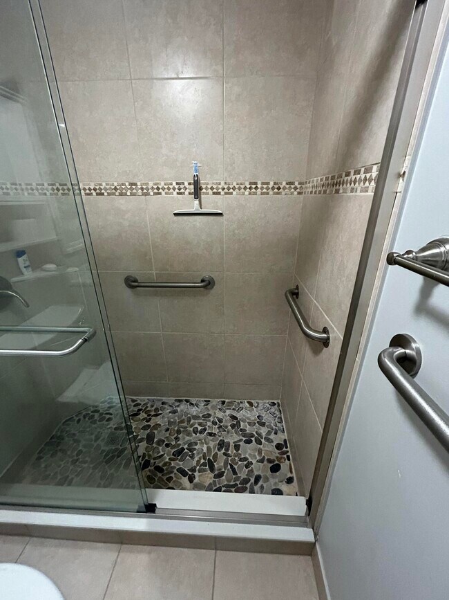 Building Photo - 446 Brittany Dr