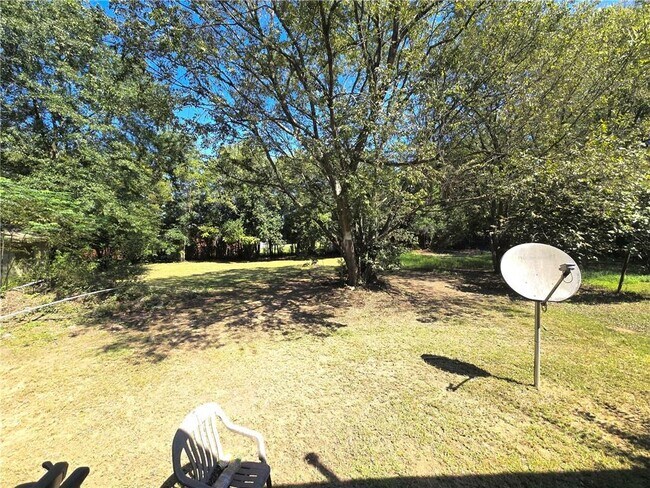 Building Photo - 947 Troupe St