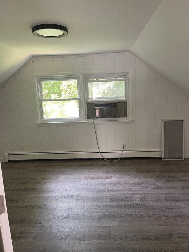 Building Photo - 28 Royce Pl