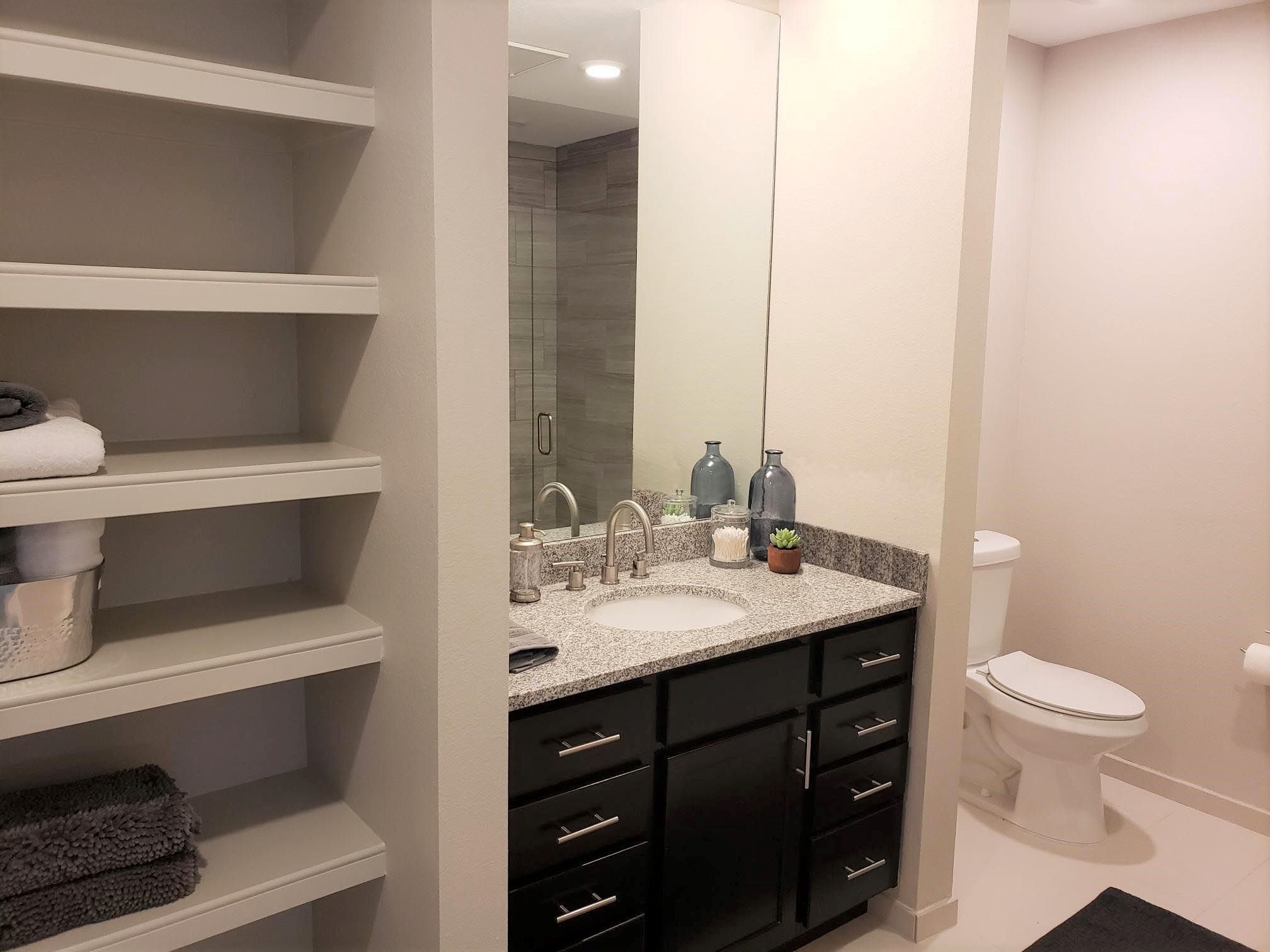 Building Photo - 615 24th St