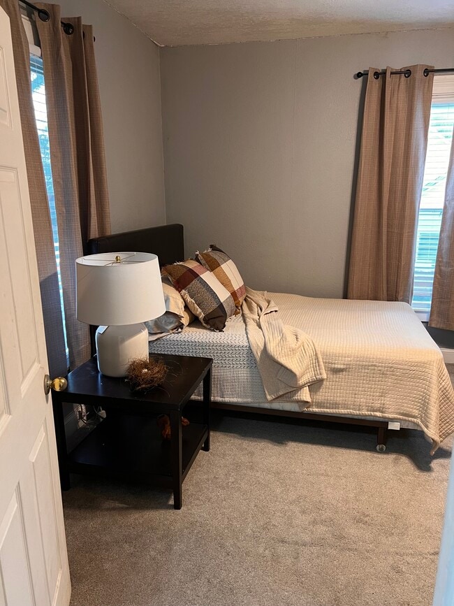 Building Photo - 713 Kearney St