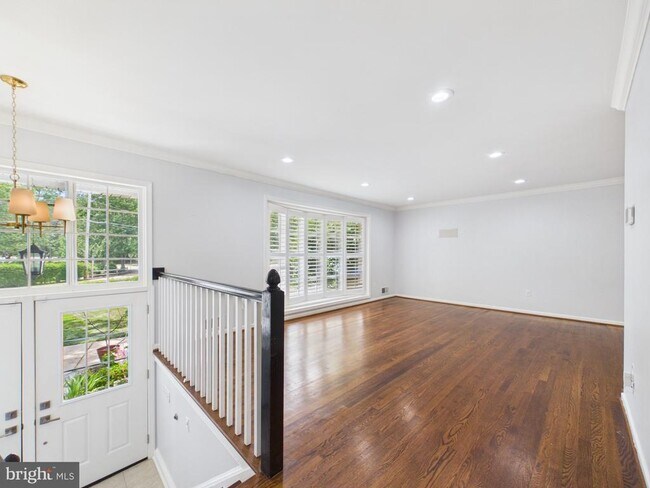 Building Photo - 9201 Cherrytree Dr