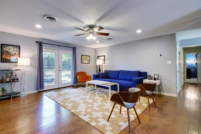 Building Photo - 6709 Columbia Dr