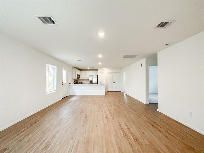 Building Photo - 1480 Las Cuevas Dr