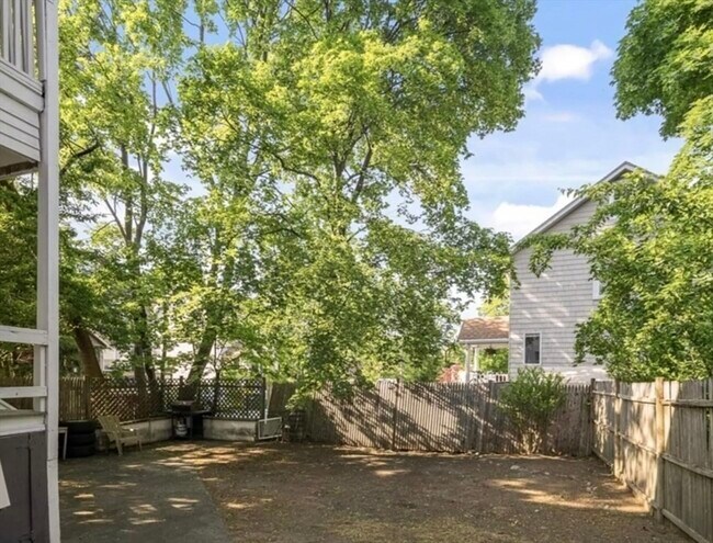 Building Photo - 44 Greenleaf Ave