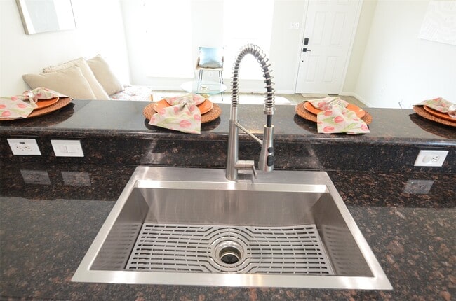 Building Photo - 2201 Naomi St