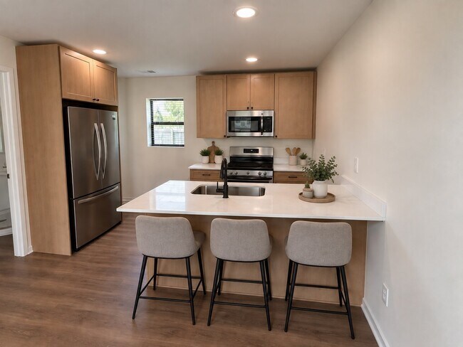 Building Photo - 22013 Springbrook Ave