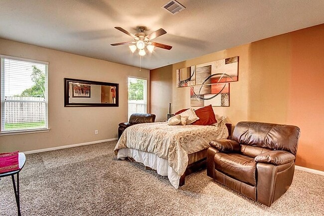 Building Photo - 1251 S Maple Dr