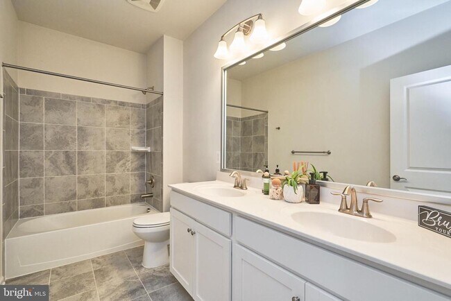 Building Photo - 45116 Kincora Dr