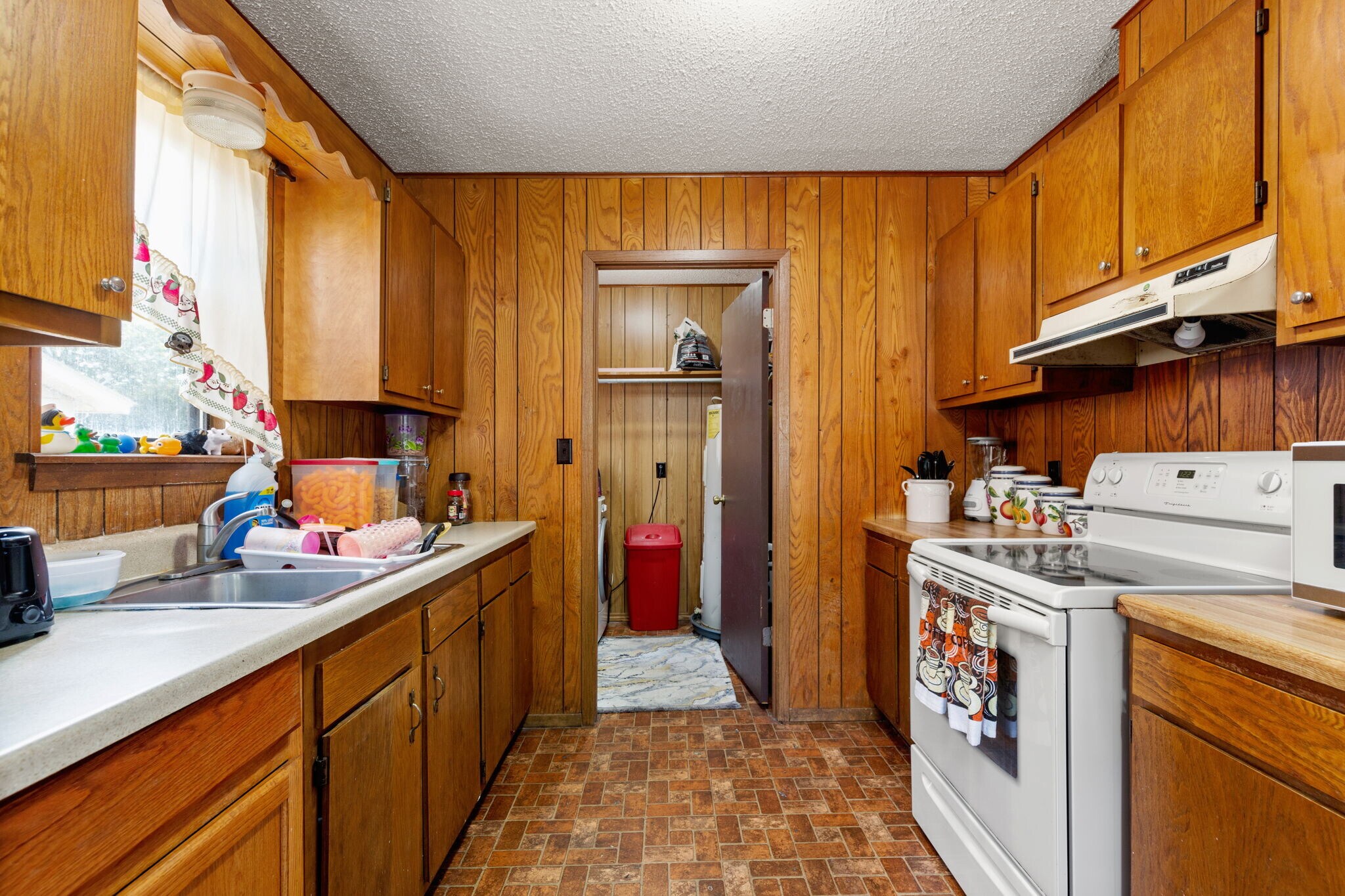 Building Photo - 215 Redbud Ln