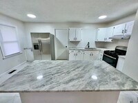 Building Photo - 537 Lisa Dr