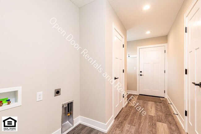 Building Photo - 10545 Old Leo Rd