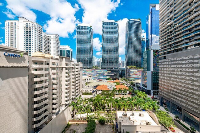 Building Photo - 1100S S Miami Ave