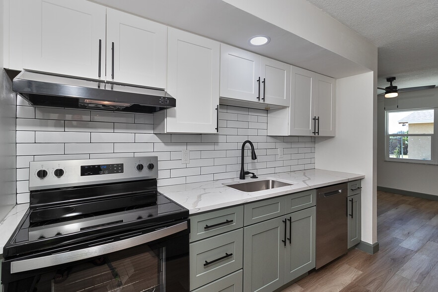 Building Photo - 508 91st Ave N