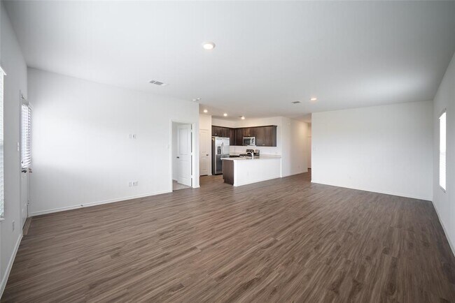 Building Photo - 117 Prairie Dog Town Dr