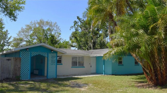 Building Photo - 403 Pinewood Ave