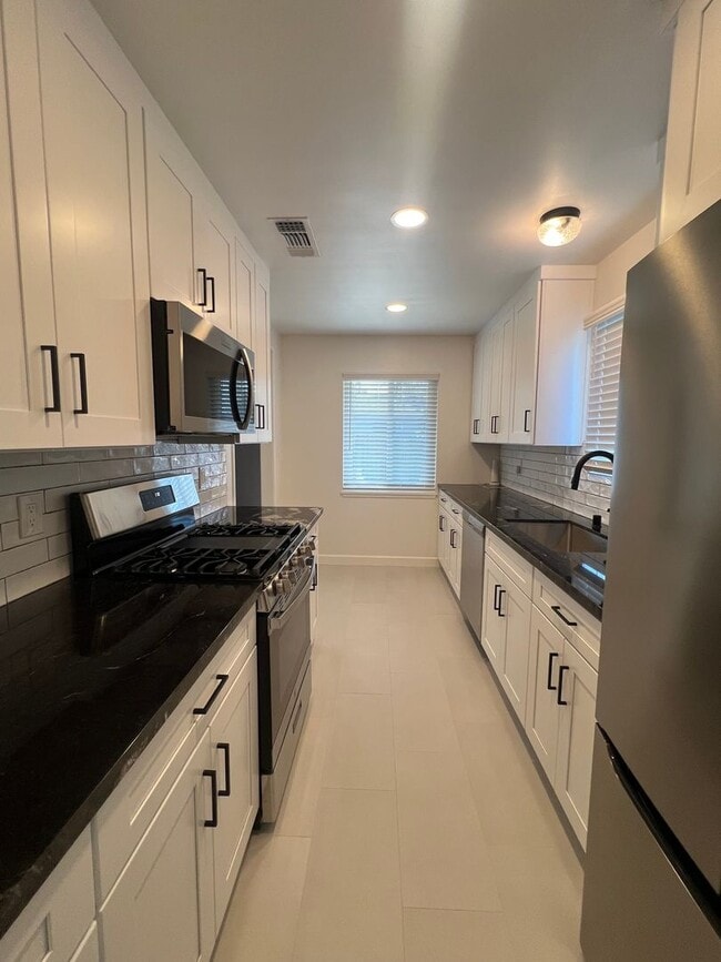 Building Photo - GORGEOUS REMODELED 3 BEDROOM HOME IN TAHOE PARK!!