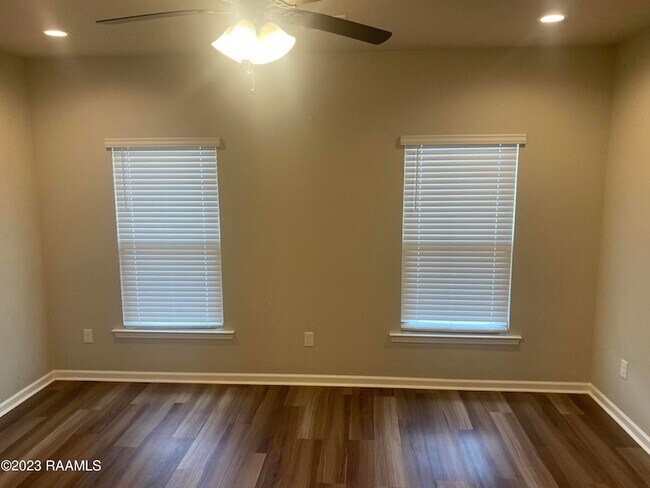 Building Photo - 204 Sparkling Meadows Ln