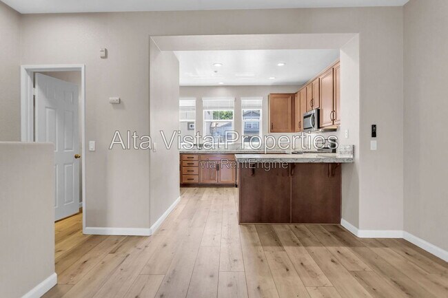 Building Photo - 16912 Laurel Hill Ln